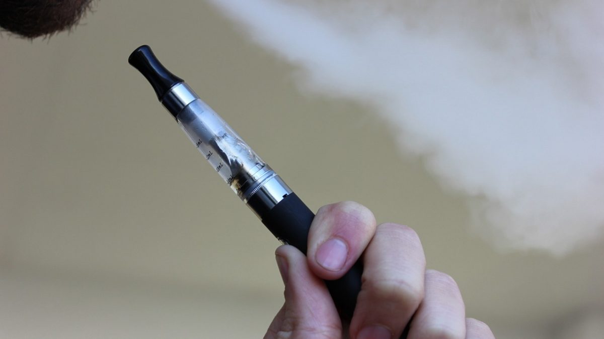 Pourquoi consulter un guide sur les e-cigarettes, leur puissance et la loi d’ohm ?